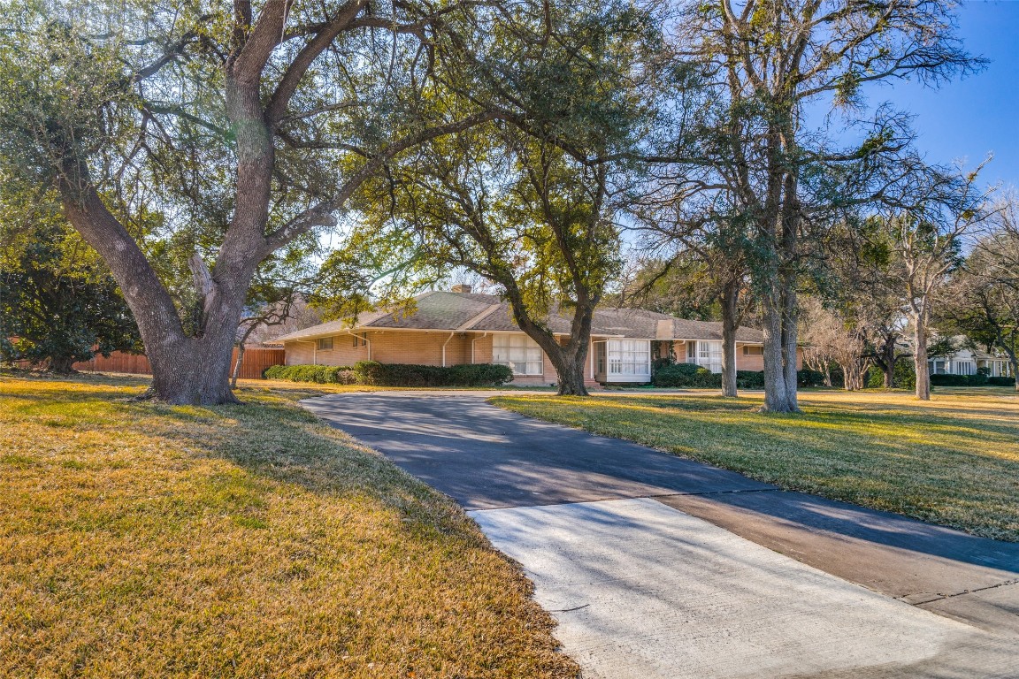 5214 Lobello Drive Dallas TX 75229