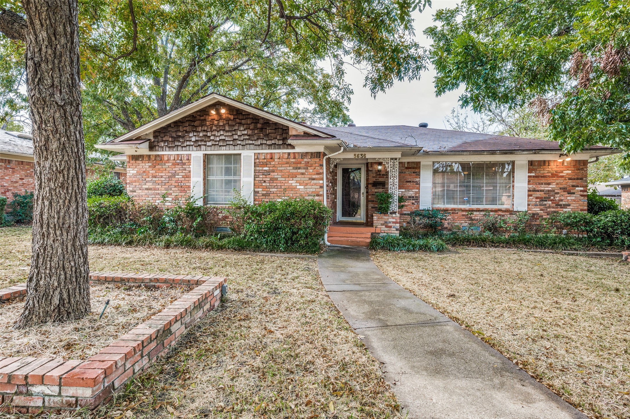 5636 Twineing Street Dallas TX 75227