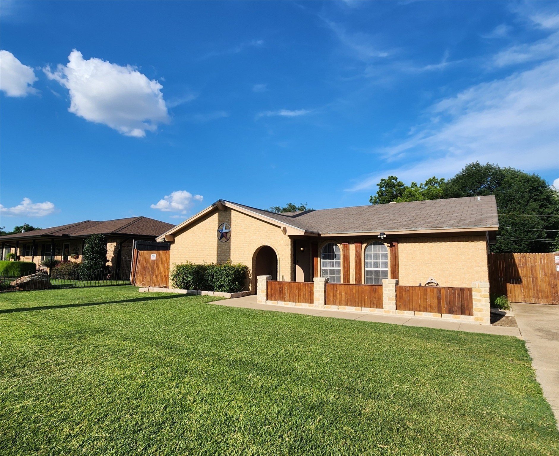 309 Sherry Street Arlington TX 76010