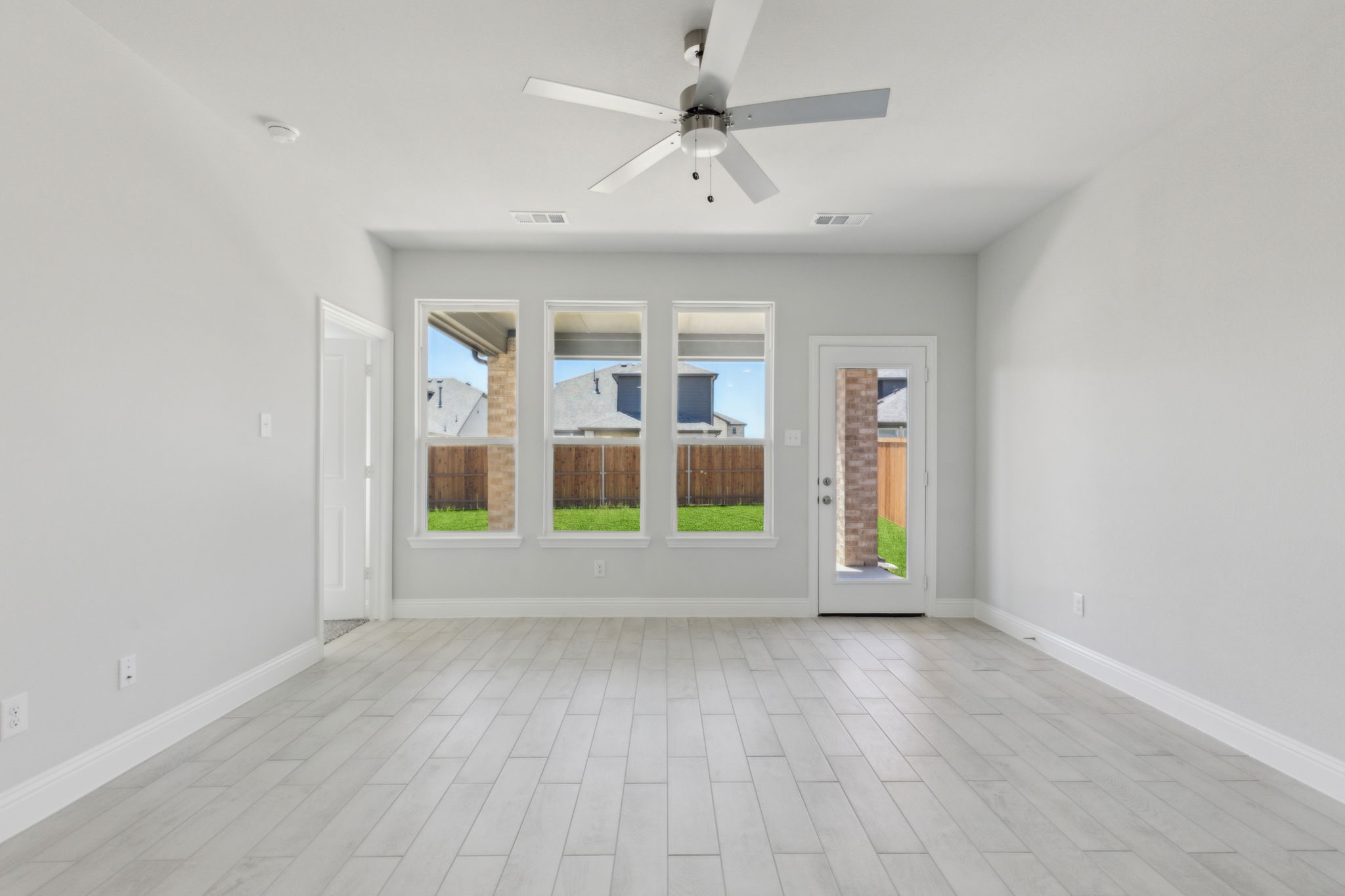 1218 Sydney Lane Seagoville TX 75159