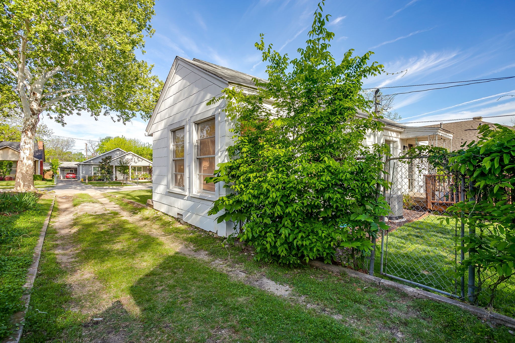 3229 8th Avenue Fort Worth TX 76110