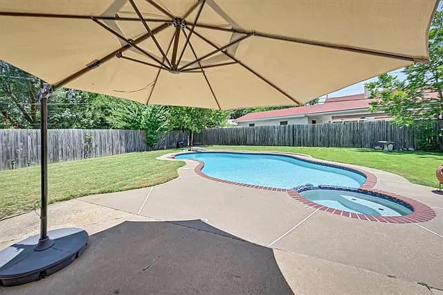 1401 Apache Street Arlington TX 76012