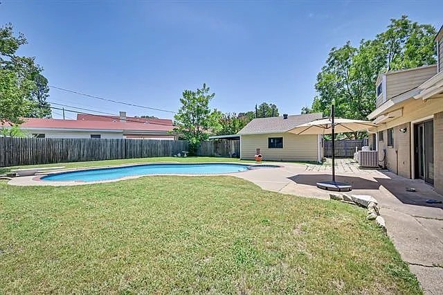 1401 Apache Street Arlington TX 76012