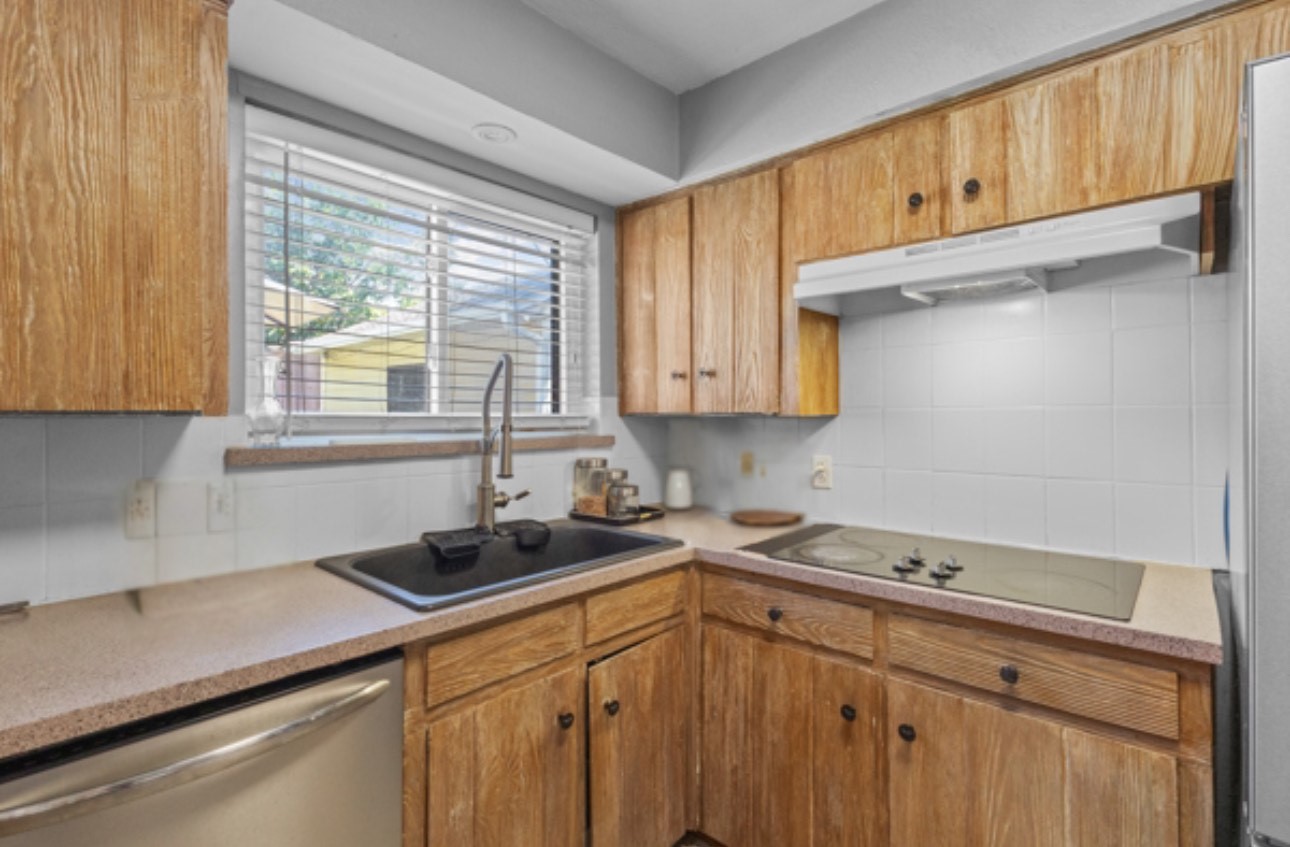 1401 Apache Street Arlington TX 76012