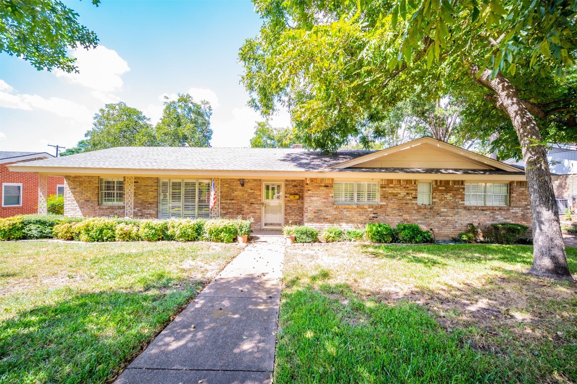 914 Hampshire Street Grand Prairie TX 75050