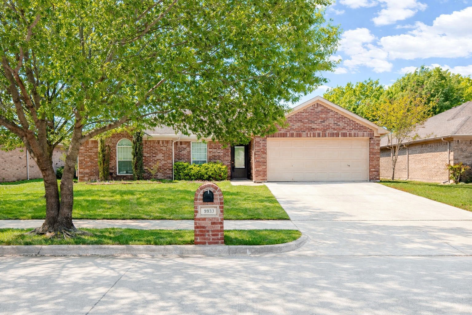 933 Sherry Lane Saginaw TX 76179