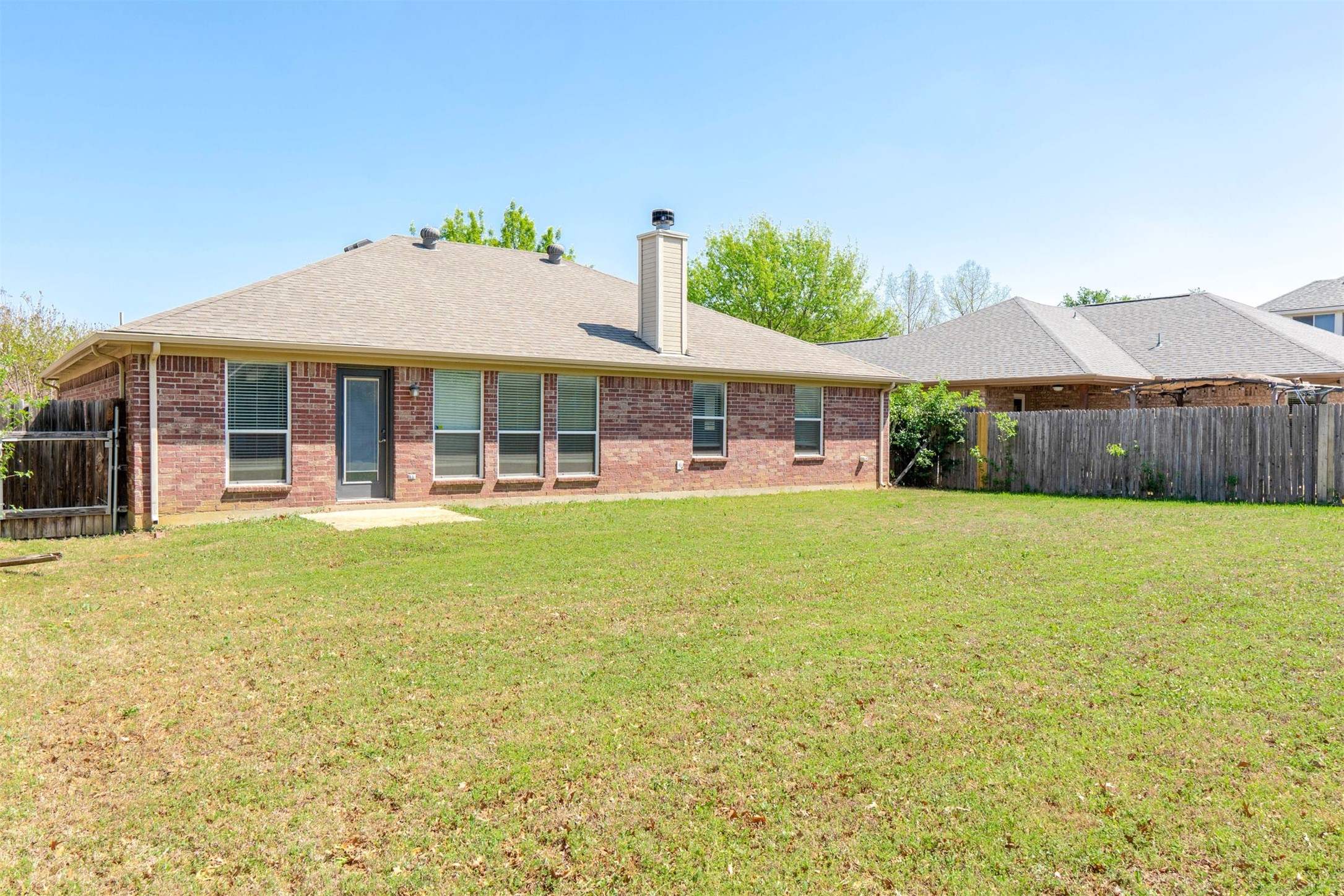 933 Sherry Lane Saginaw TX 76179
