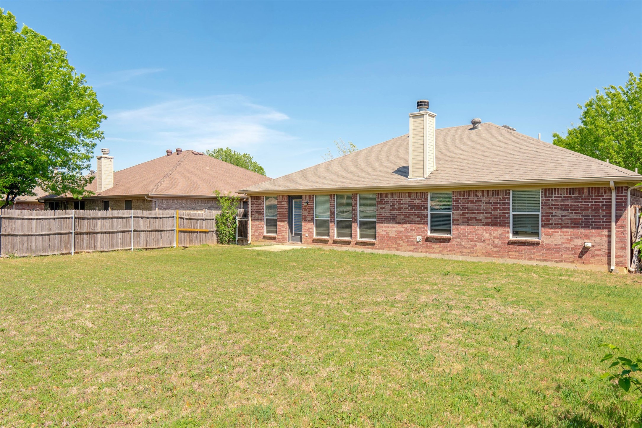 933 Sherry Lane Saginaw TX 76179