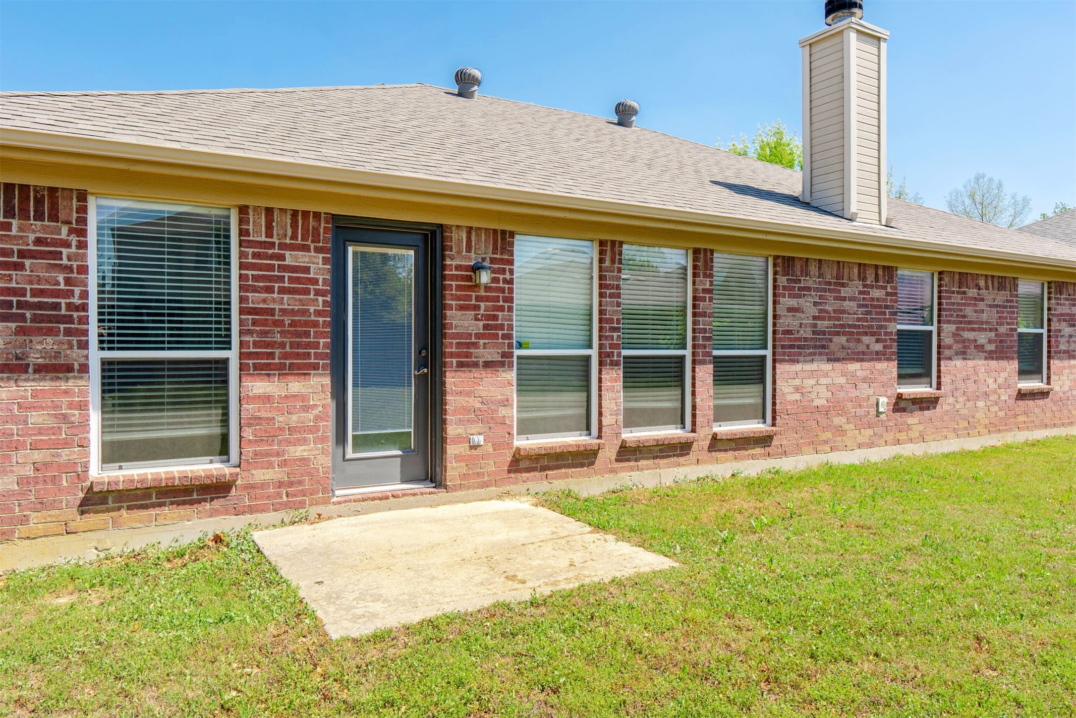 933 Sherry Lane Saginaw TX 76179