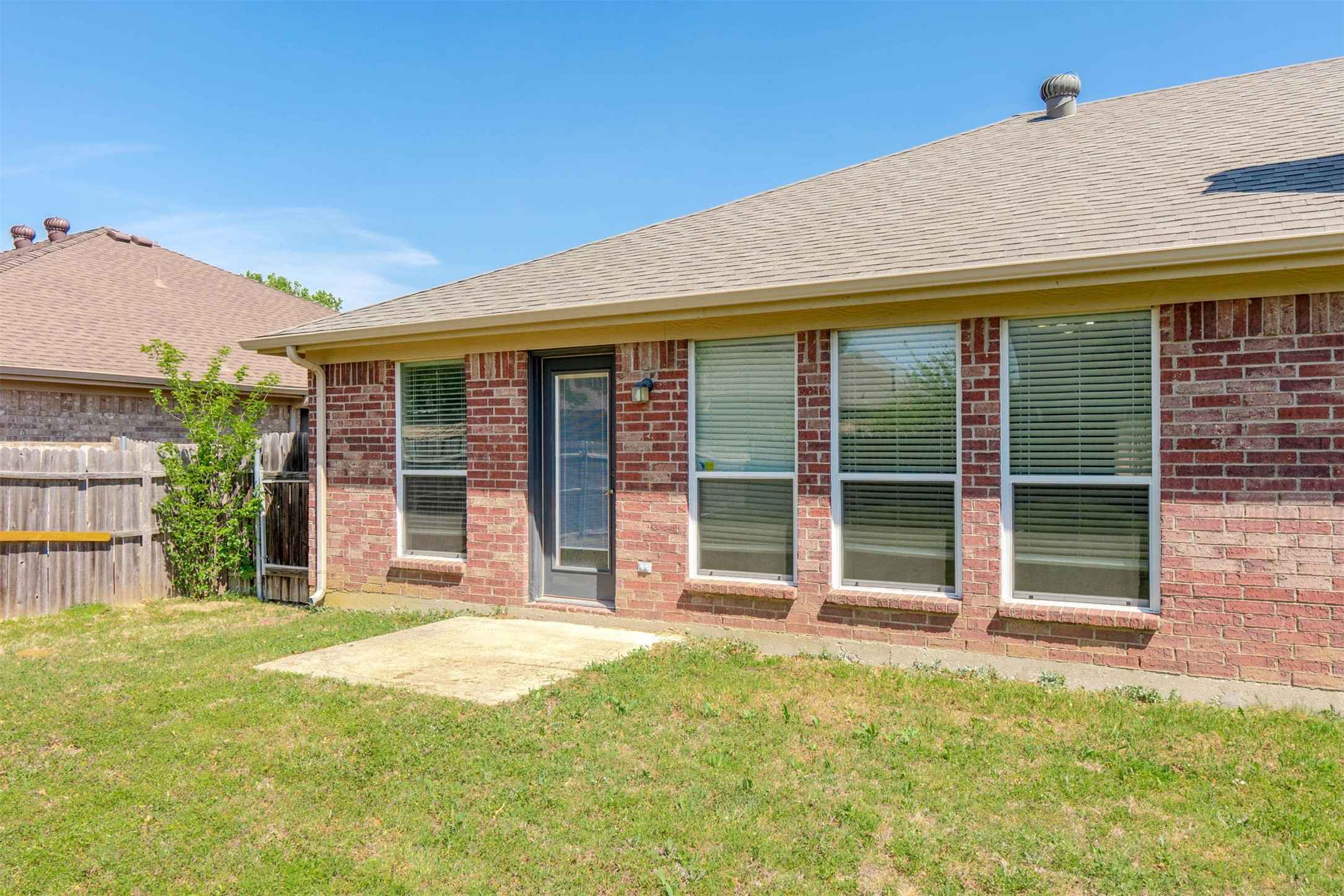933 Sherry Lane Saginaw TX 76179