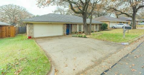 5706 Valley Ridge Court Arlington TX 76017