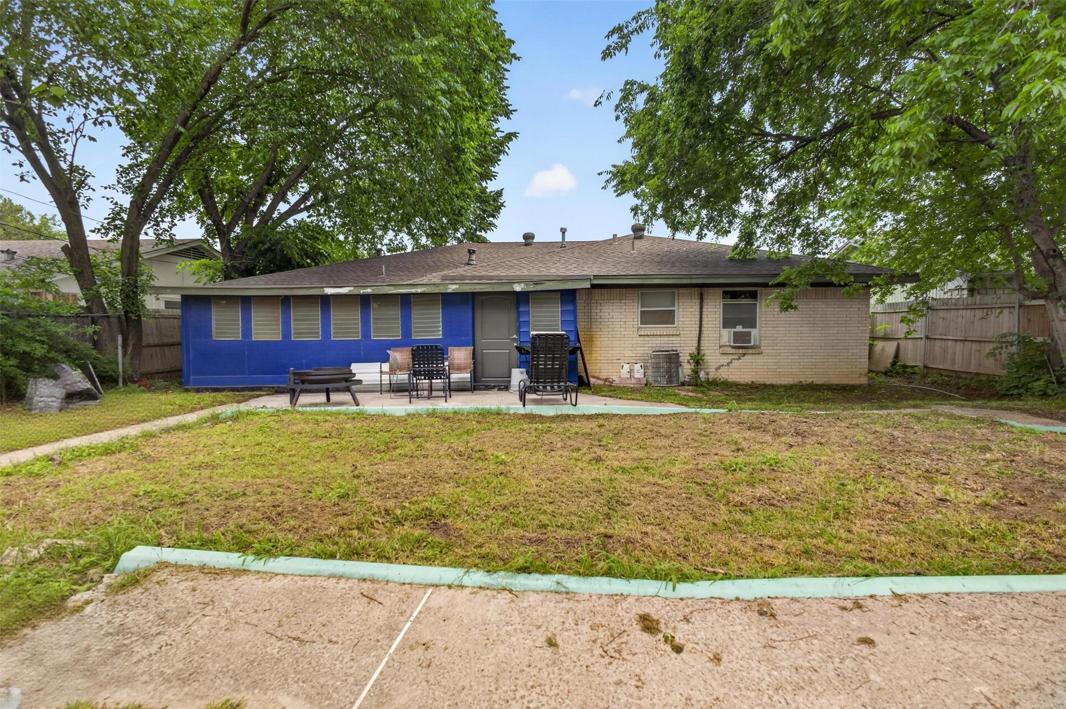 341 Blueberry Lane Grand Prairie TX 75052