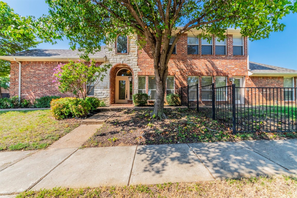 3813 Crown Court Bedford TX 76021