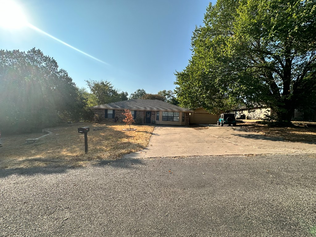 716 Heritage Trail Granbury TX 76048