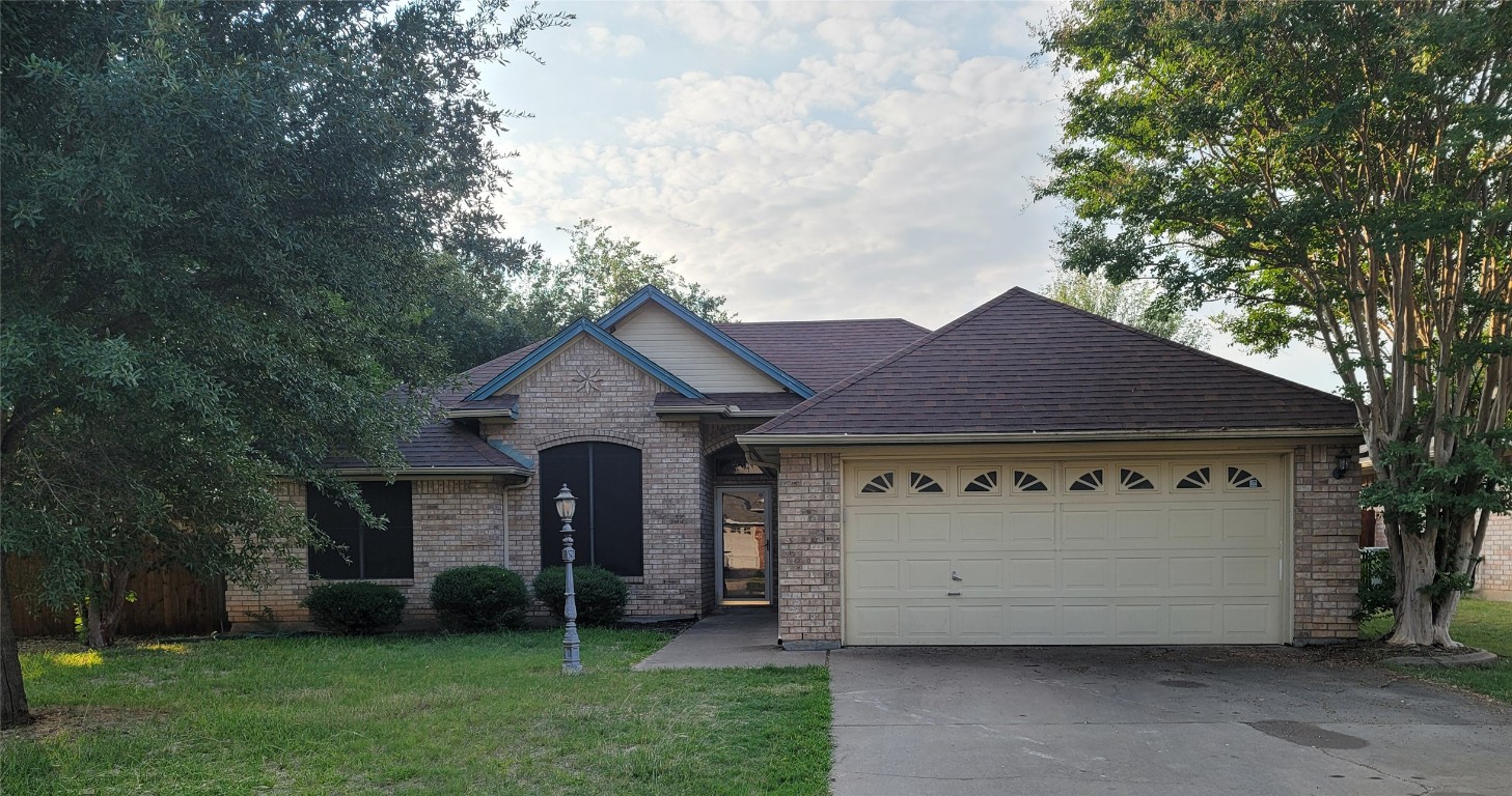 1525 Clover Lane Granbury TX 76048