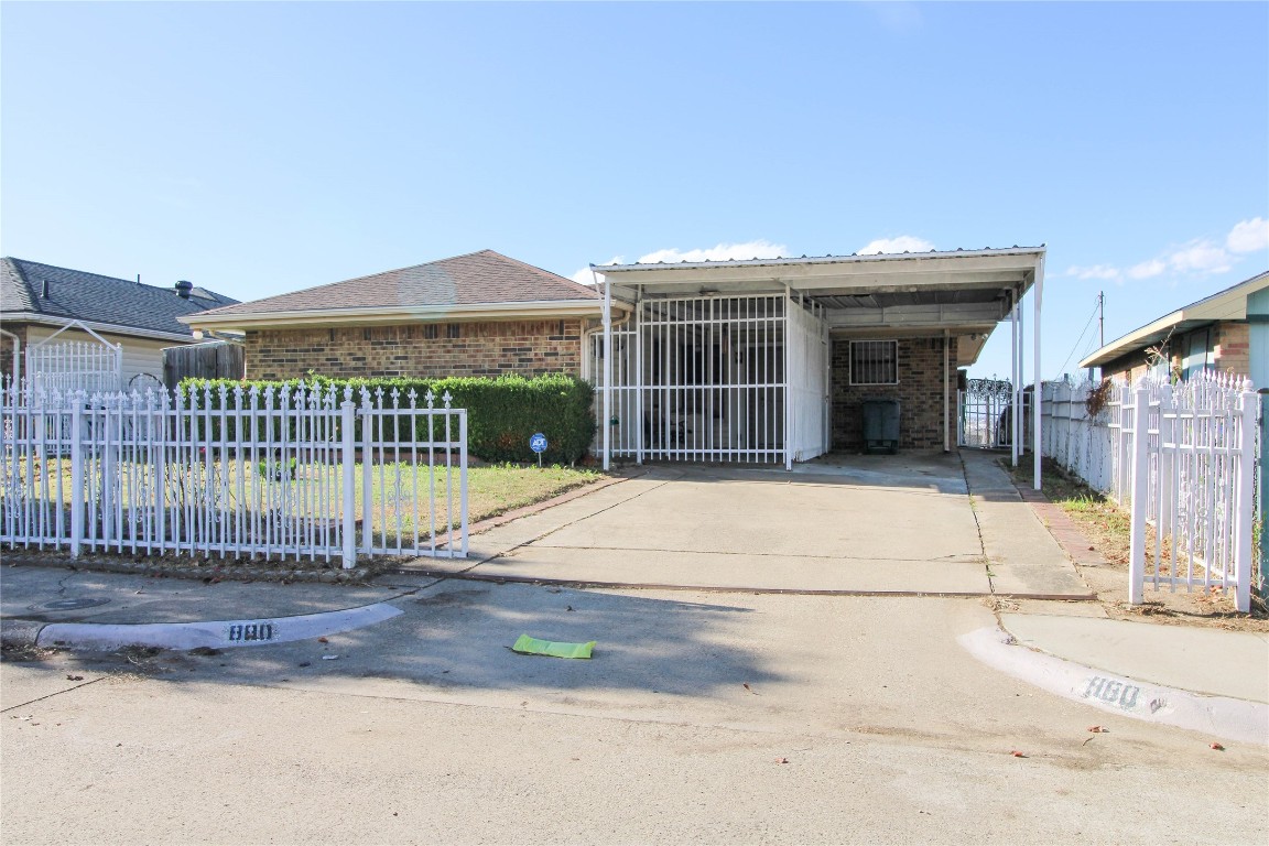 880 Keeneland Court Dallas TX 75211