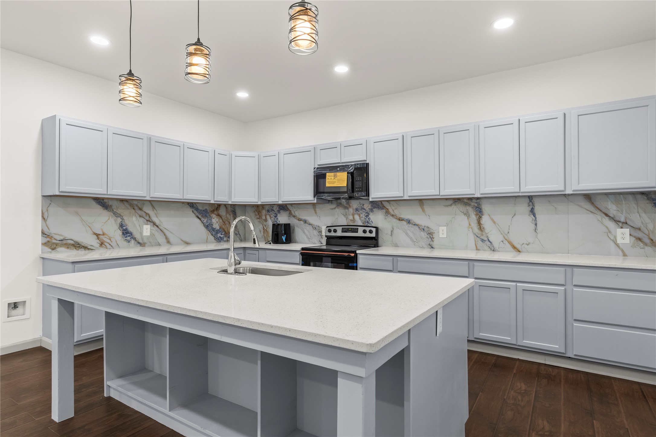 1207 E Russell Avenue Carrollton TX 75006