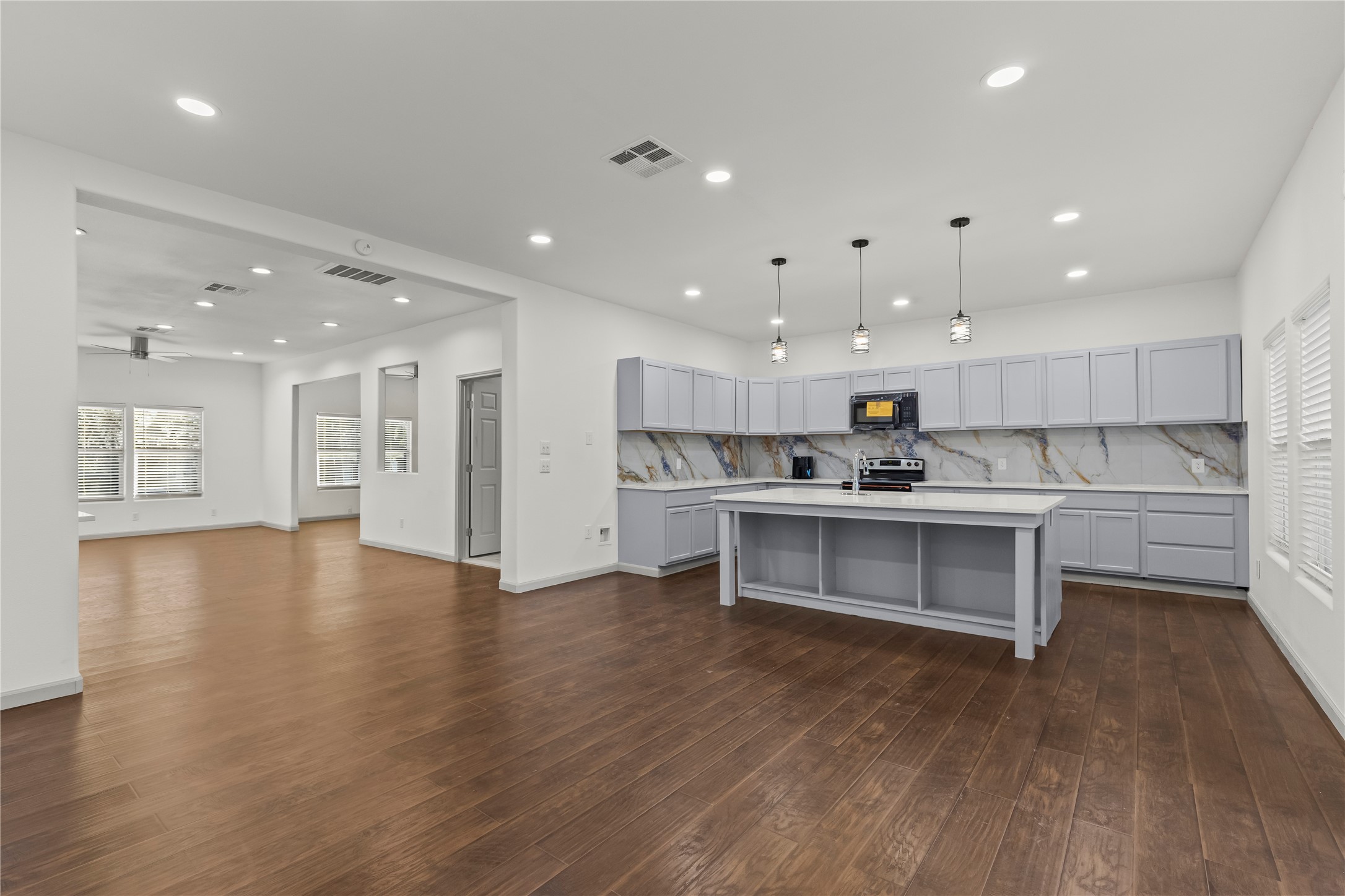 1207 E Russell Avenue Carrollton TX 75006
