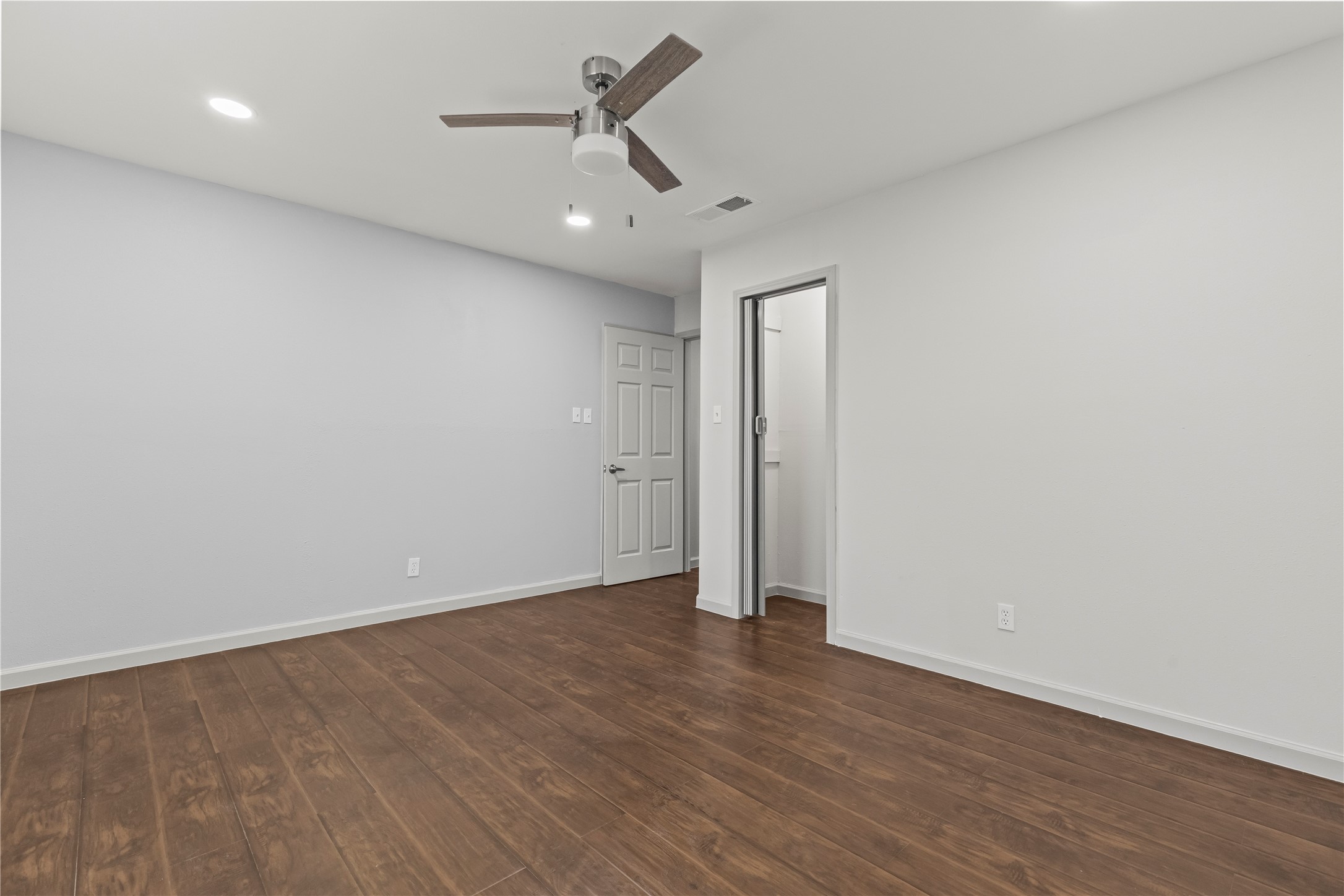 1207 E Russell Avenue Carrollton TX 75006