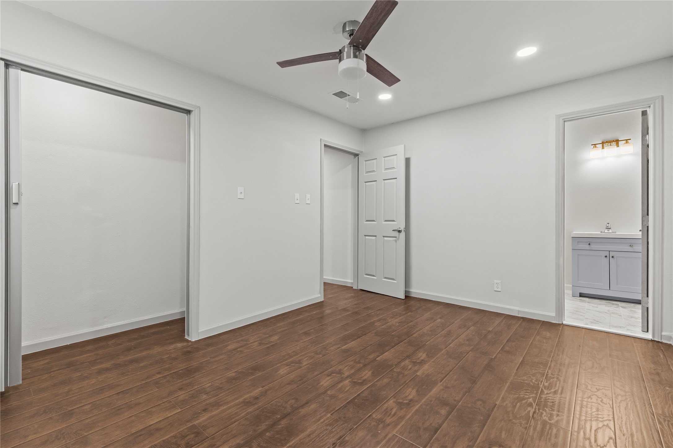 1207 E Russell Avenue Carrollton TX 75006
