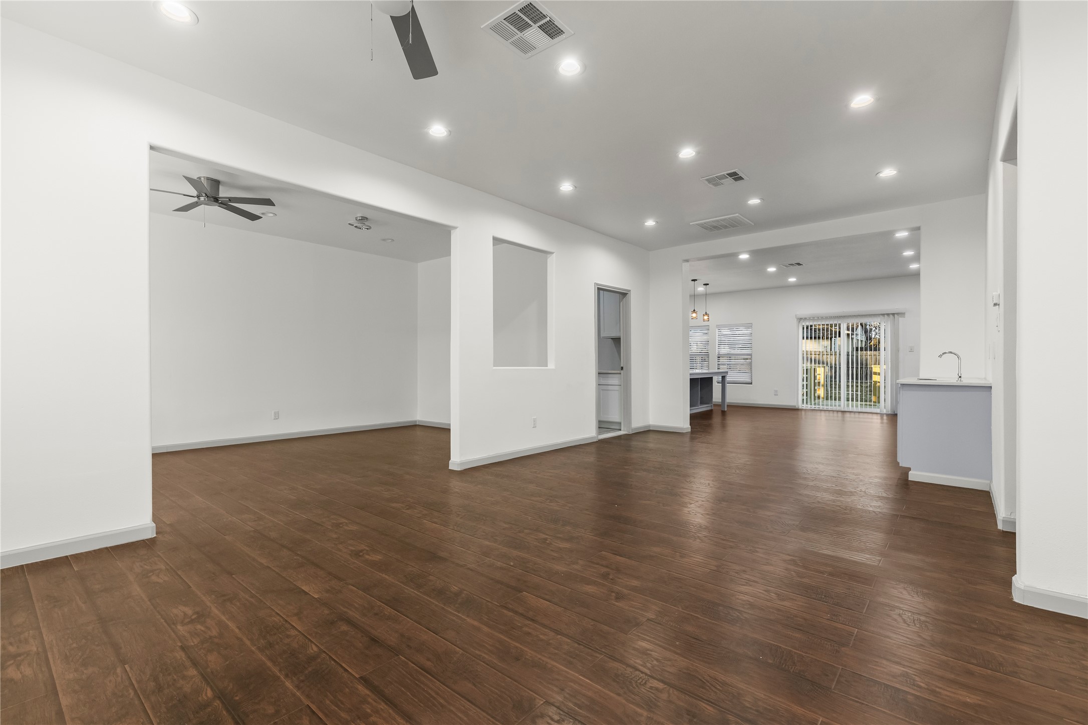 1207 E Russell Avenue Carrollton TX 75006