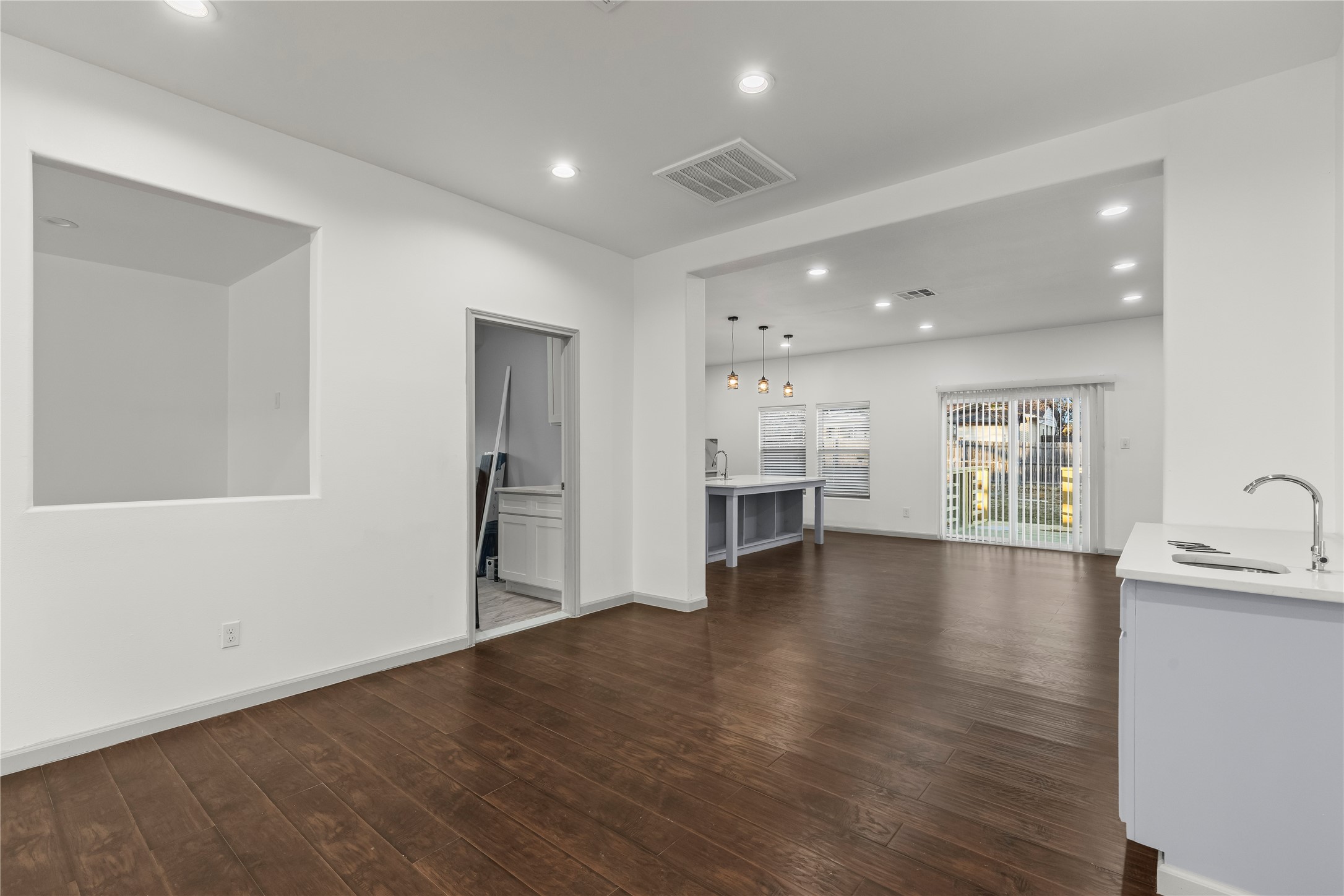 1207 E Russell Avenue Carrollton TX 75006