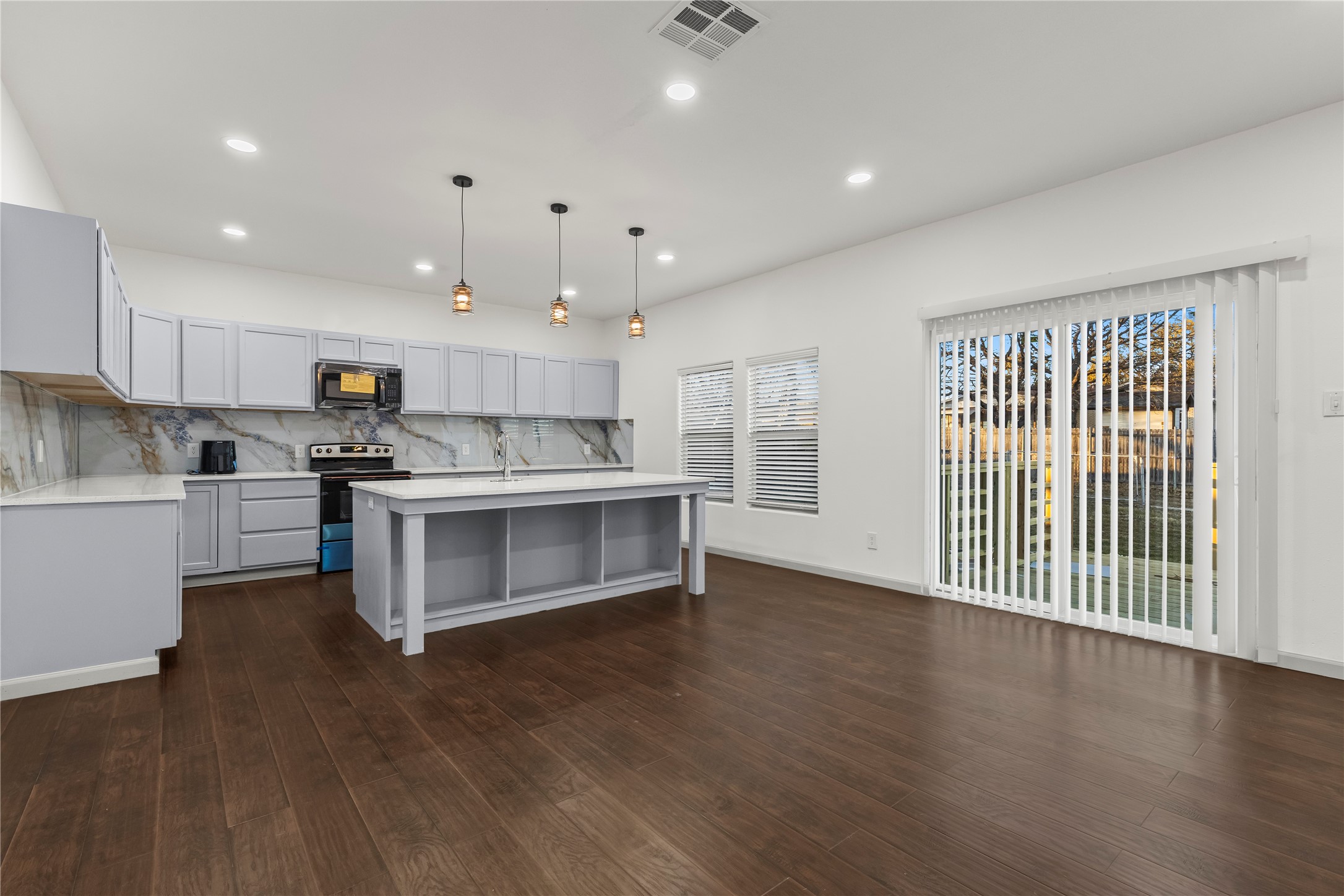 1207 E Russell Avenue Carrollton TX 75006