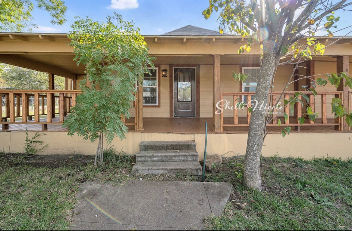 209 W College Avenue Alvarado TX 76009