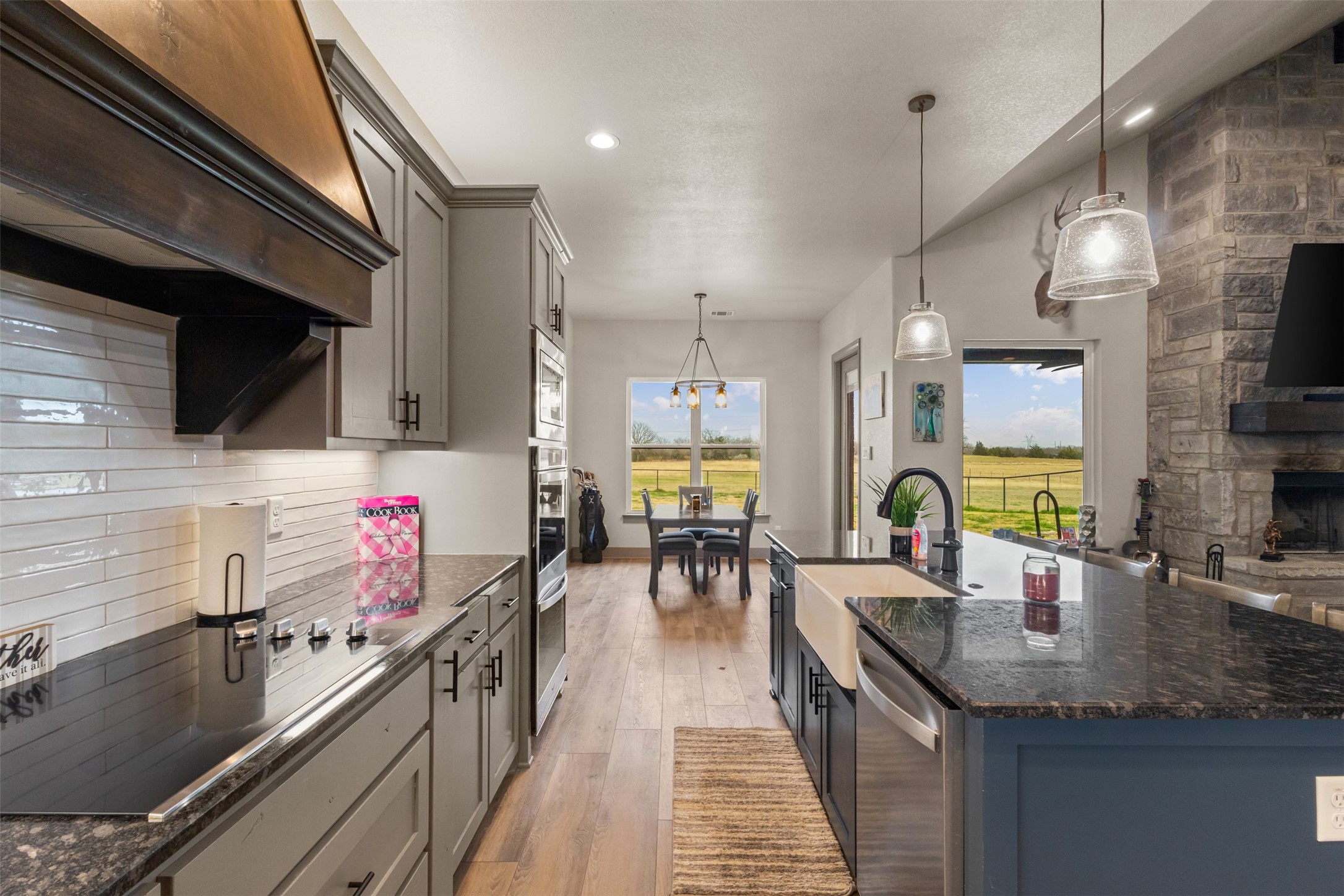 170 Rolling Hills Boulevard Alvord TX 76225
