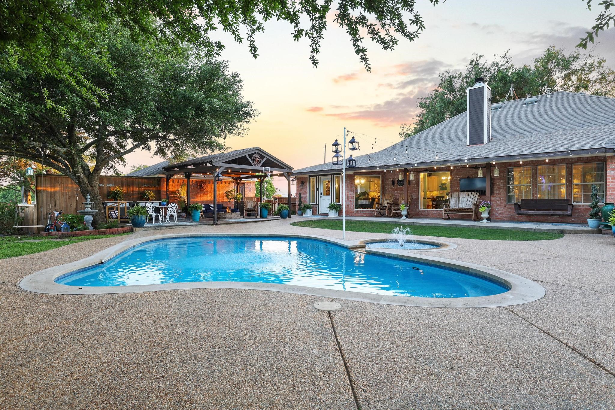 981 County Road 4918 Trenton TX 75490