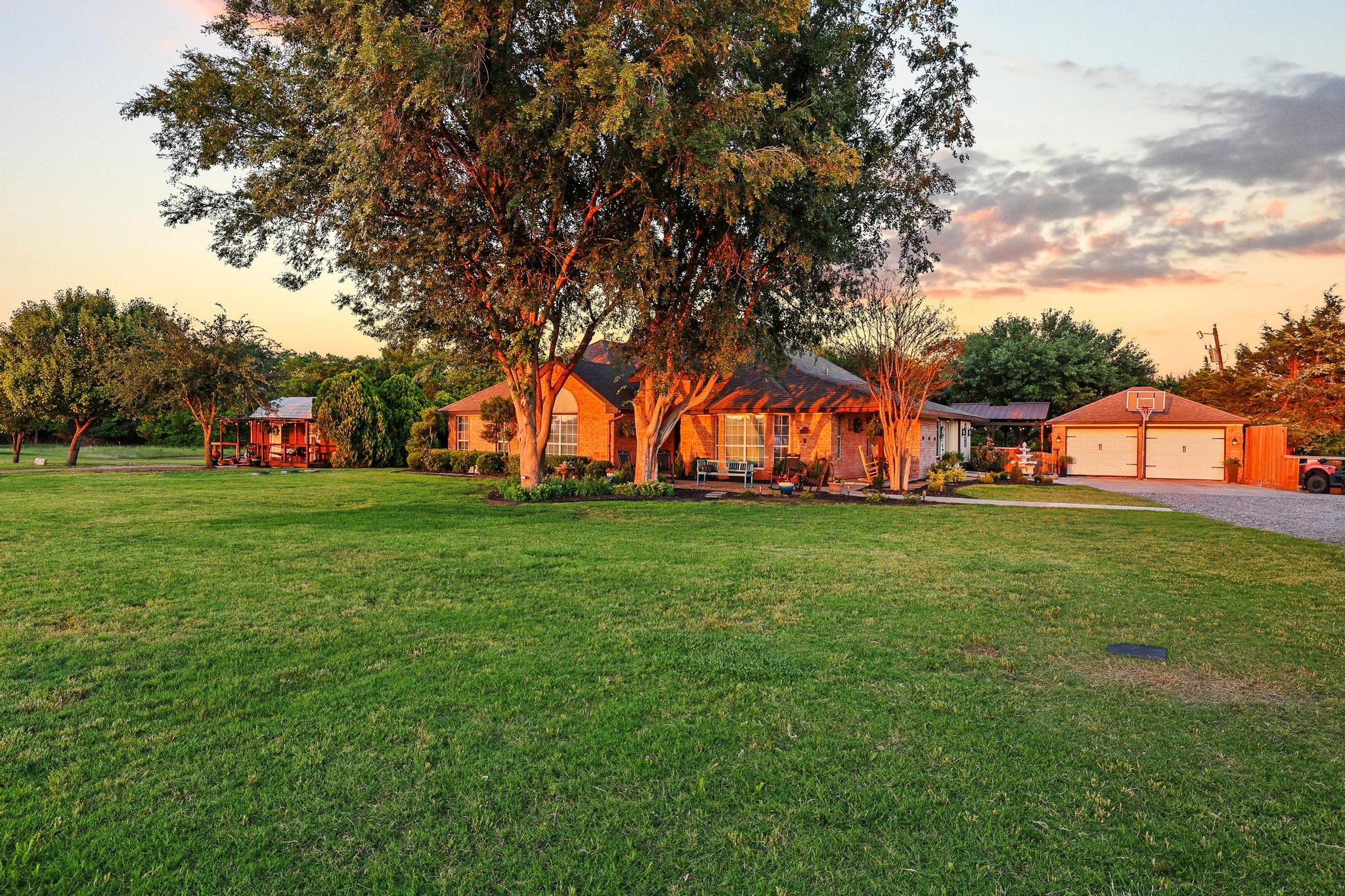 981 County Road 4918 Trenton TX 75490