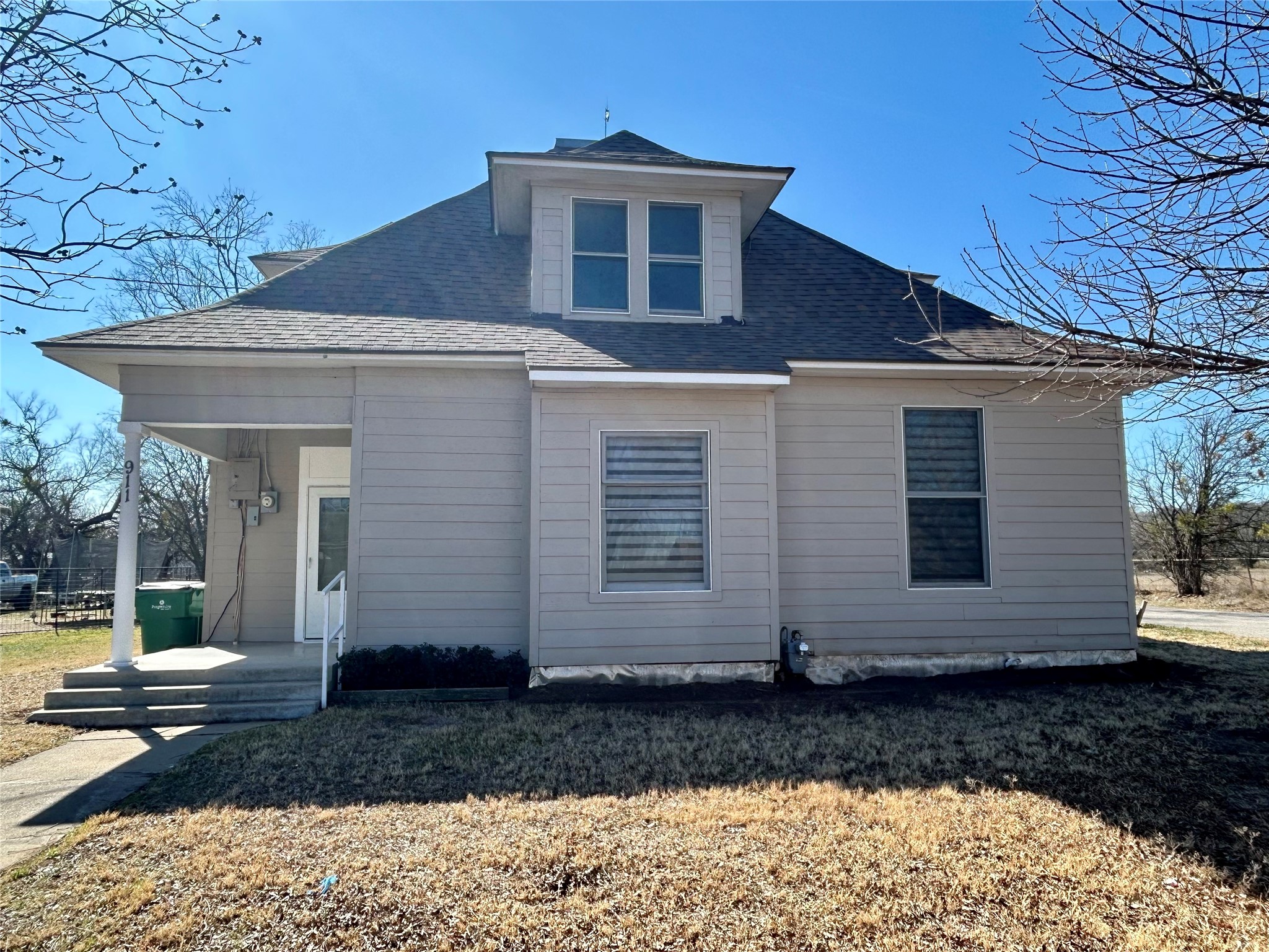 911 W Liveoak Street Coleman TX 76834