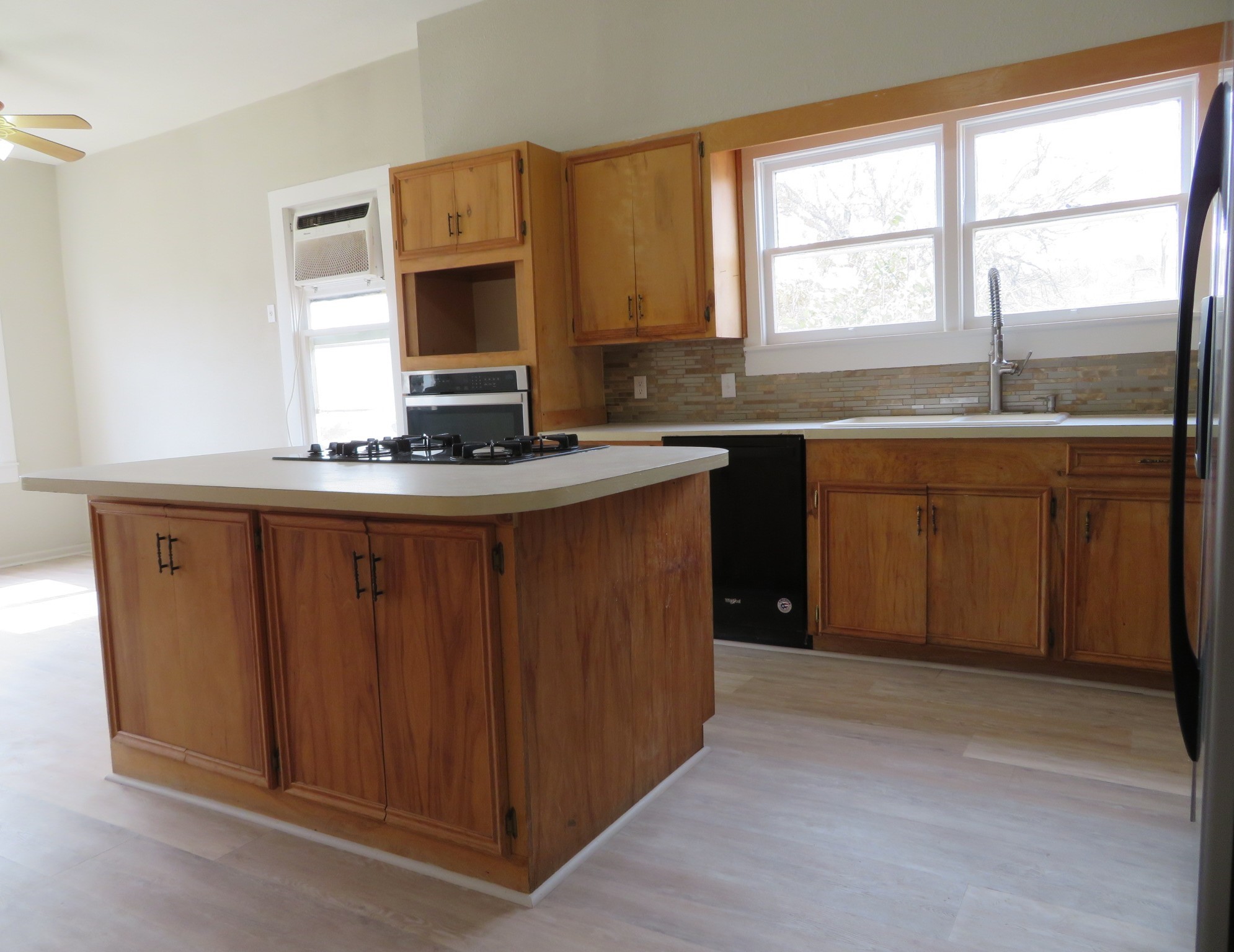 911 W Liveoak Street Coleman TX 76834