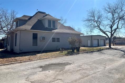 911 W Liveoak Street Coleman TX 76834