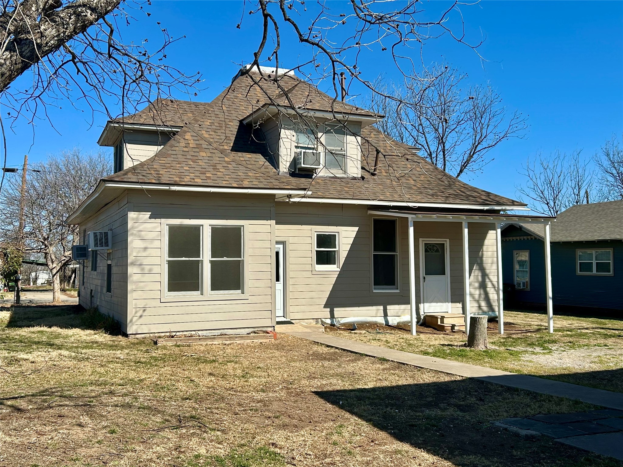 911 W Liveoak Street Coleman TX 76834
