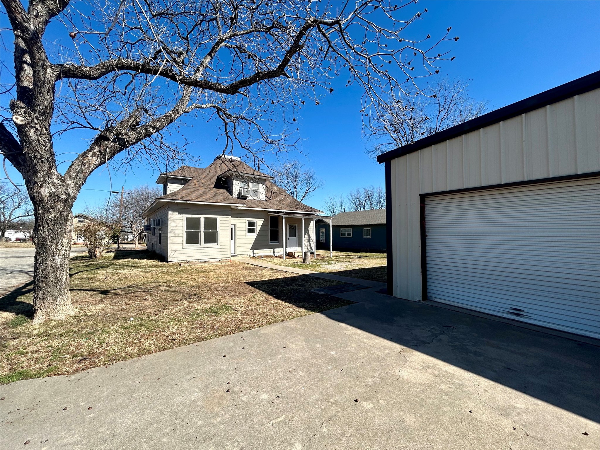 911 W Liveoak Street Coleman TX 76834