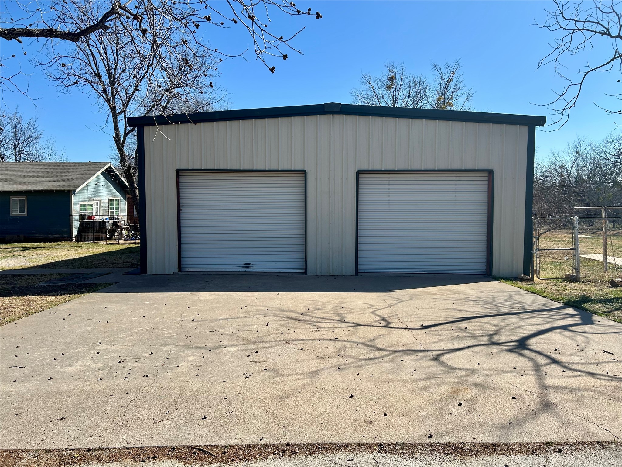 911 W Liveoak Street Coleman TX 76834