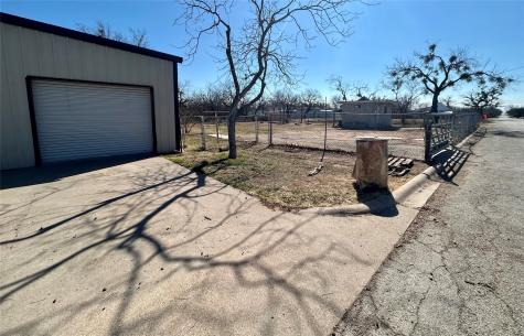 911 W Liveoak Street Coleman TX 76834