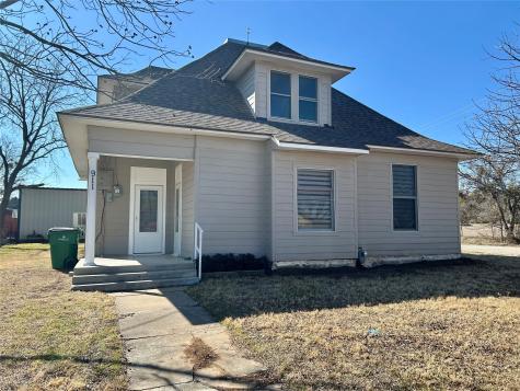 911 W Liveoak Street Coleman TX 76834