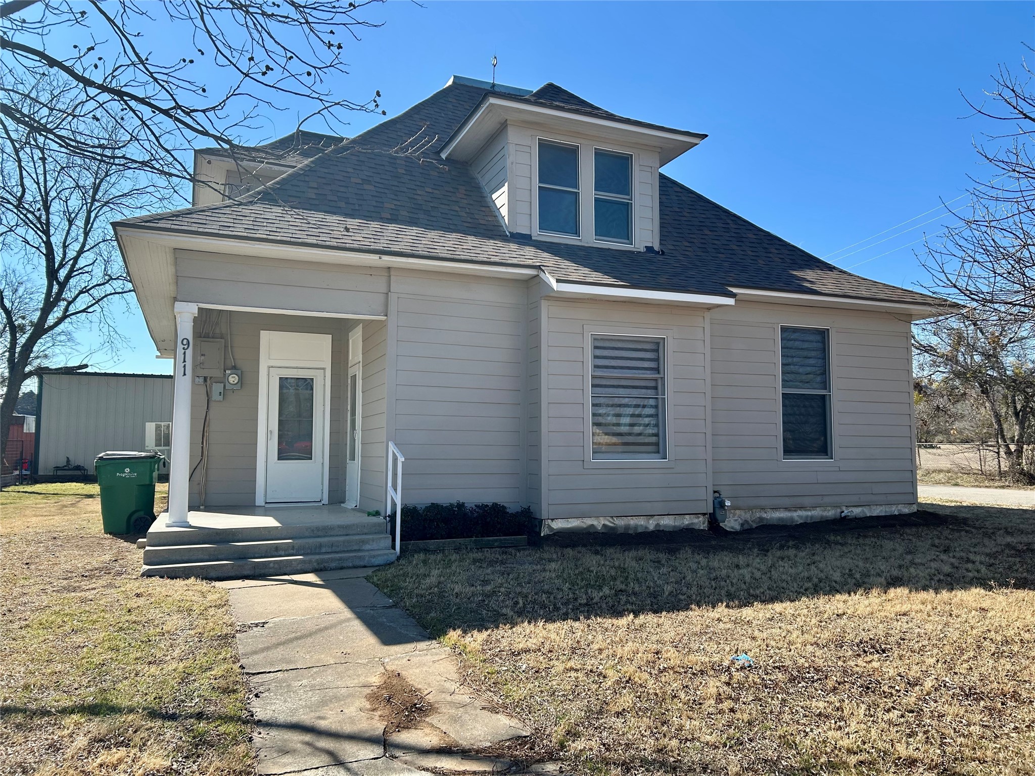 911 W Liveoak Street Coleman TX 76834