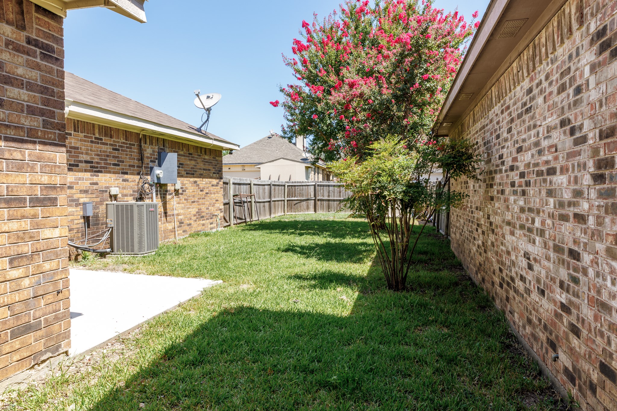1129 Sandalwood Lane Desoto TX 75115