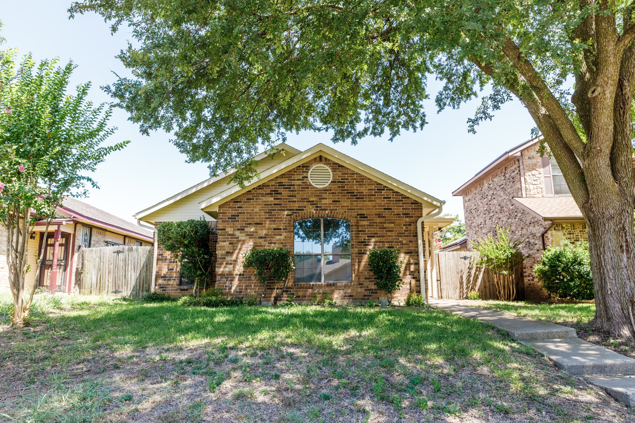 1129 Sandalwood Lane Desoto TX 75115