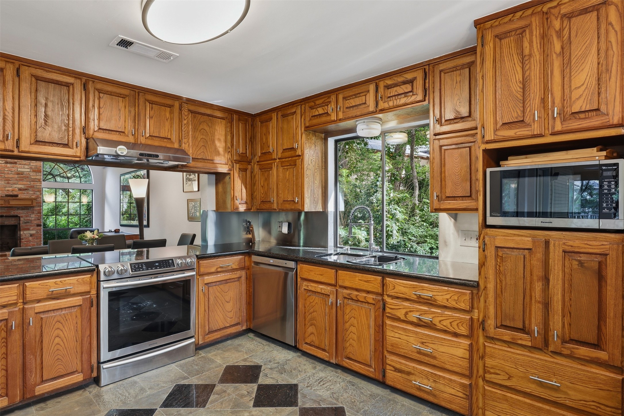 1945 Bluebird Avenue Fort Worth TX 76111