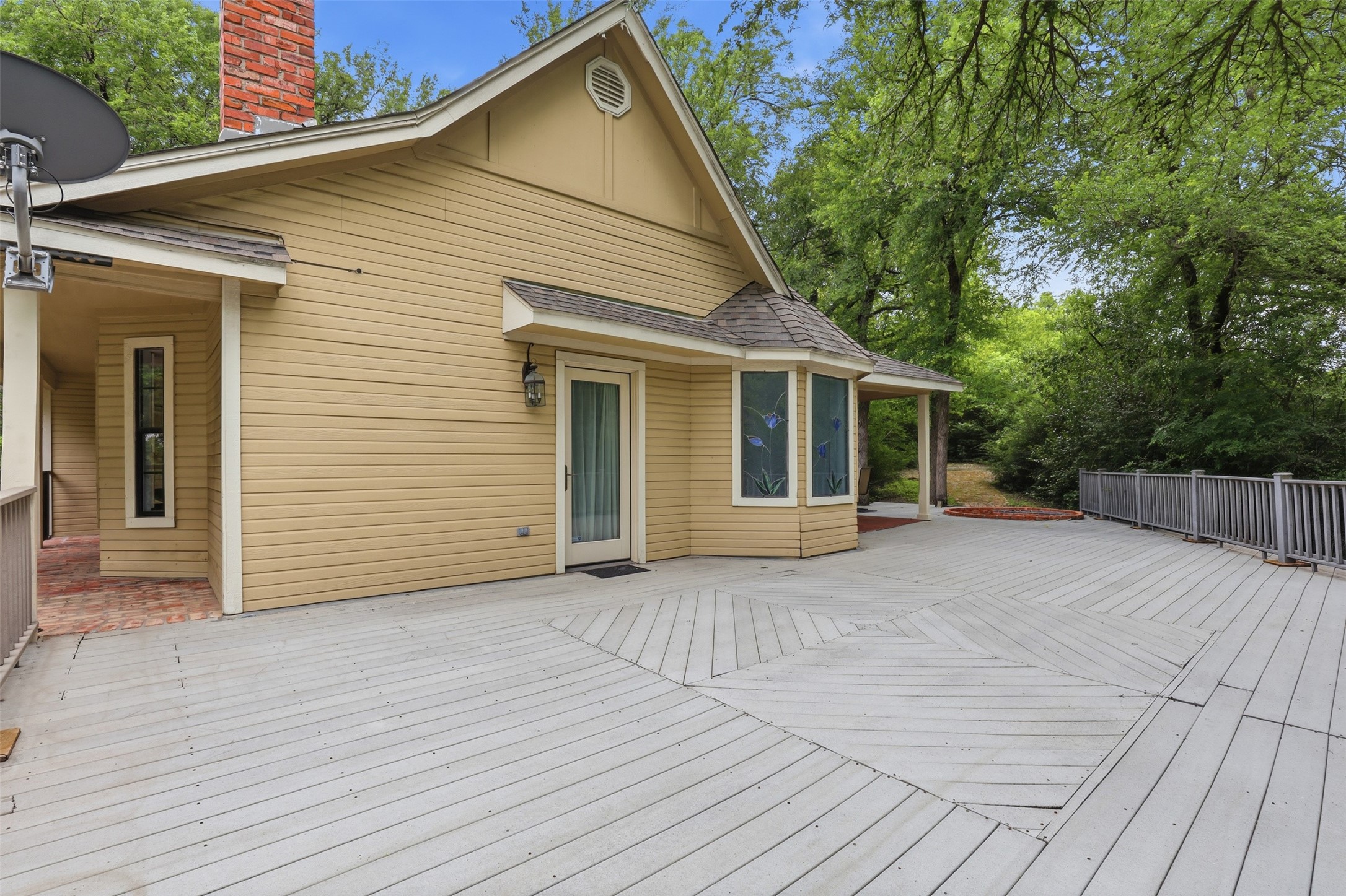 1945 Bluebird Avenue Fort Worth TX 76111