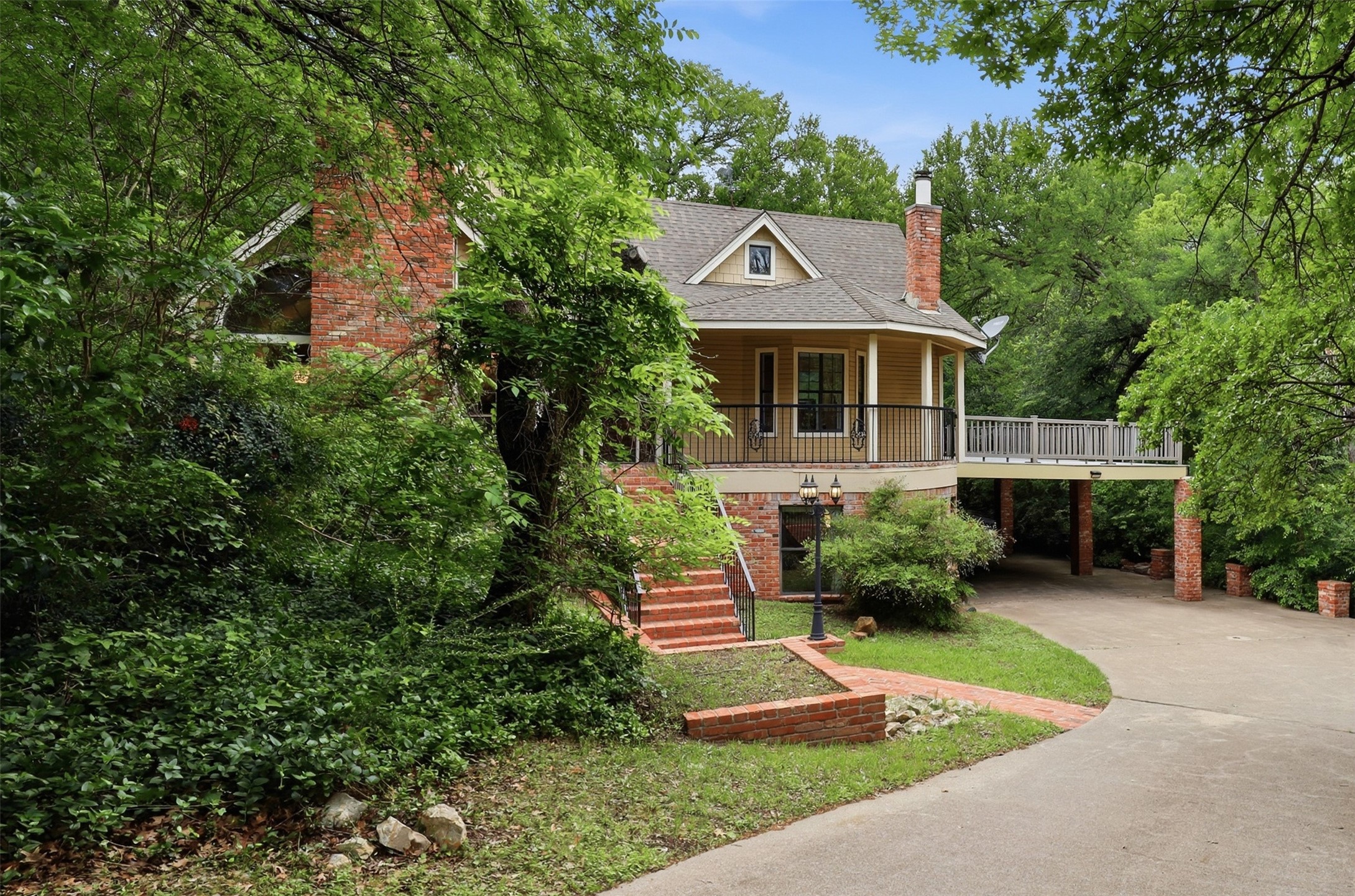 1945 Bluebird Avenue Fort Worth TX 76111