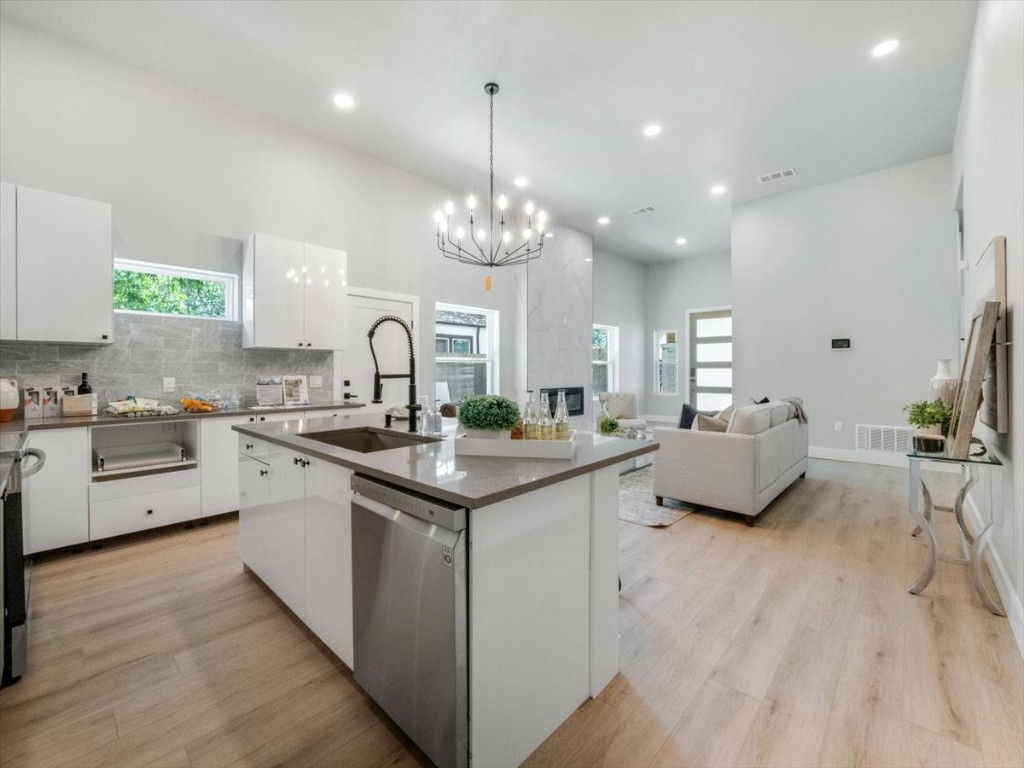 707 Edgemont Avenue Dallas TX 75216
