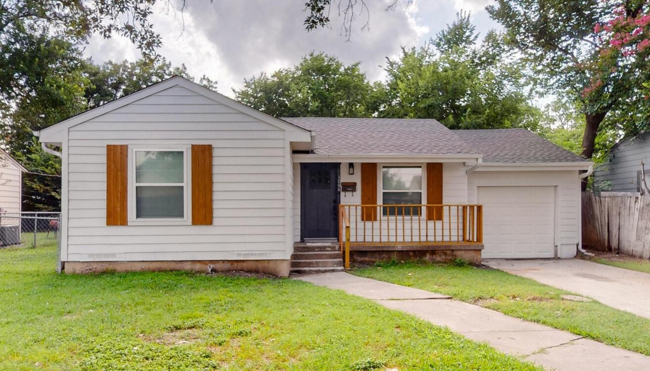1006 Ralph Street Grand Prairie TX 75051