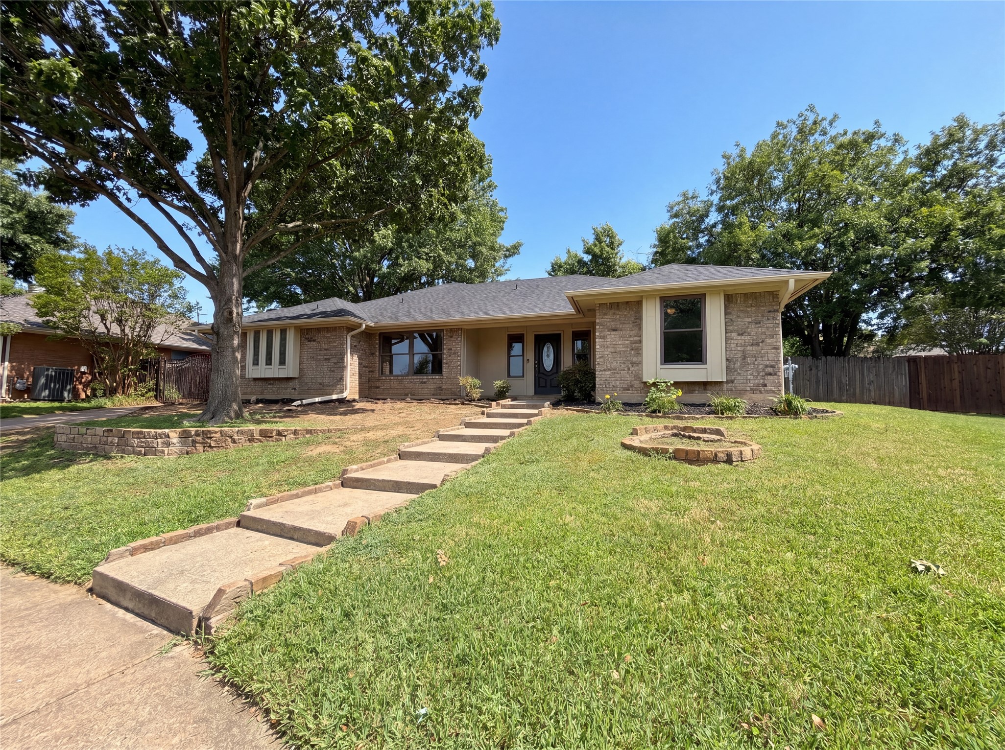 2300 Ridgewood Bedford TX 76021