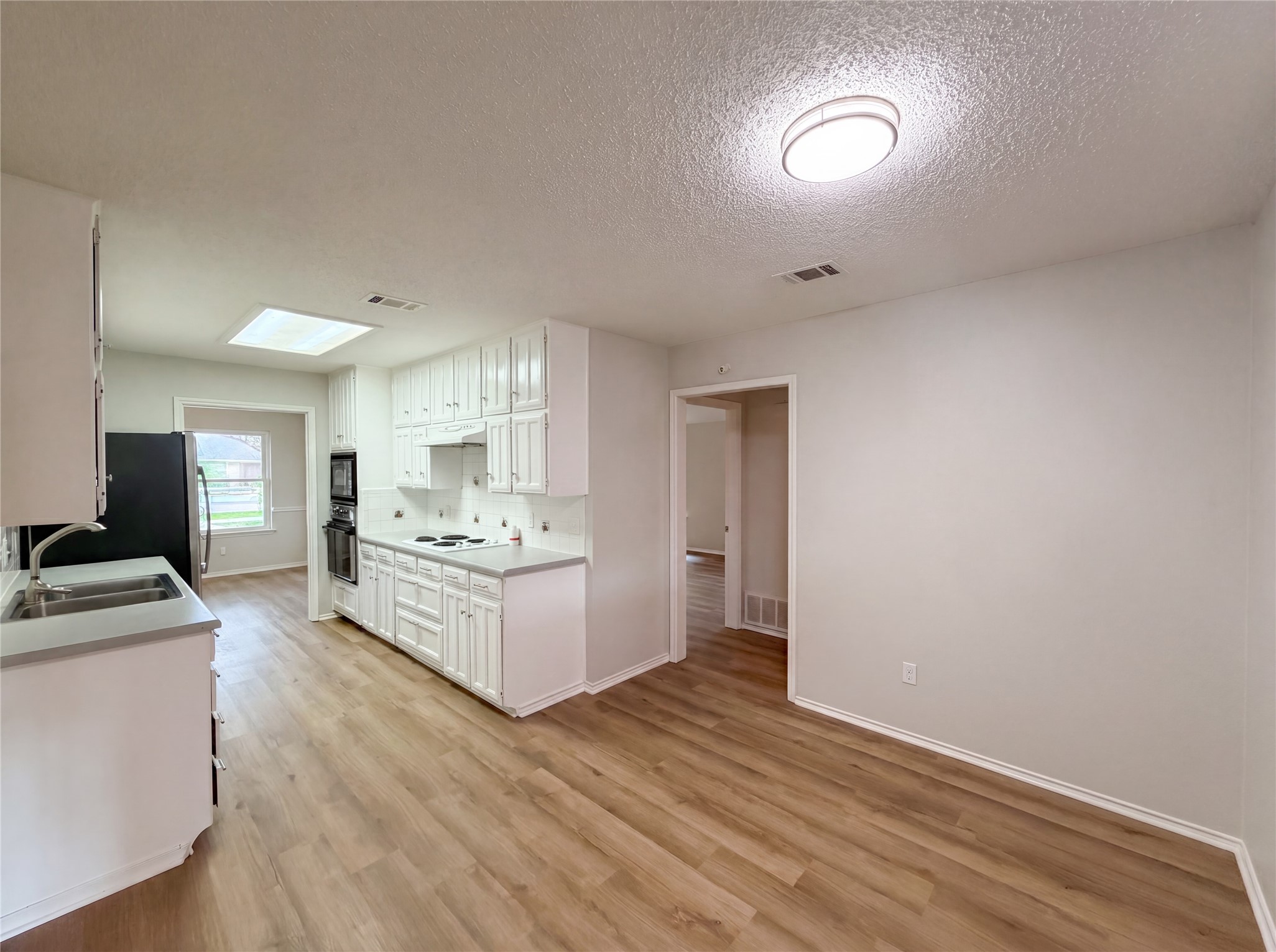 2300 Ridgewood Bedford TX 76021