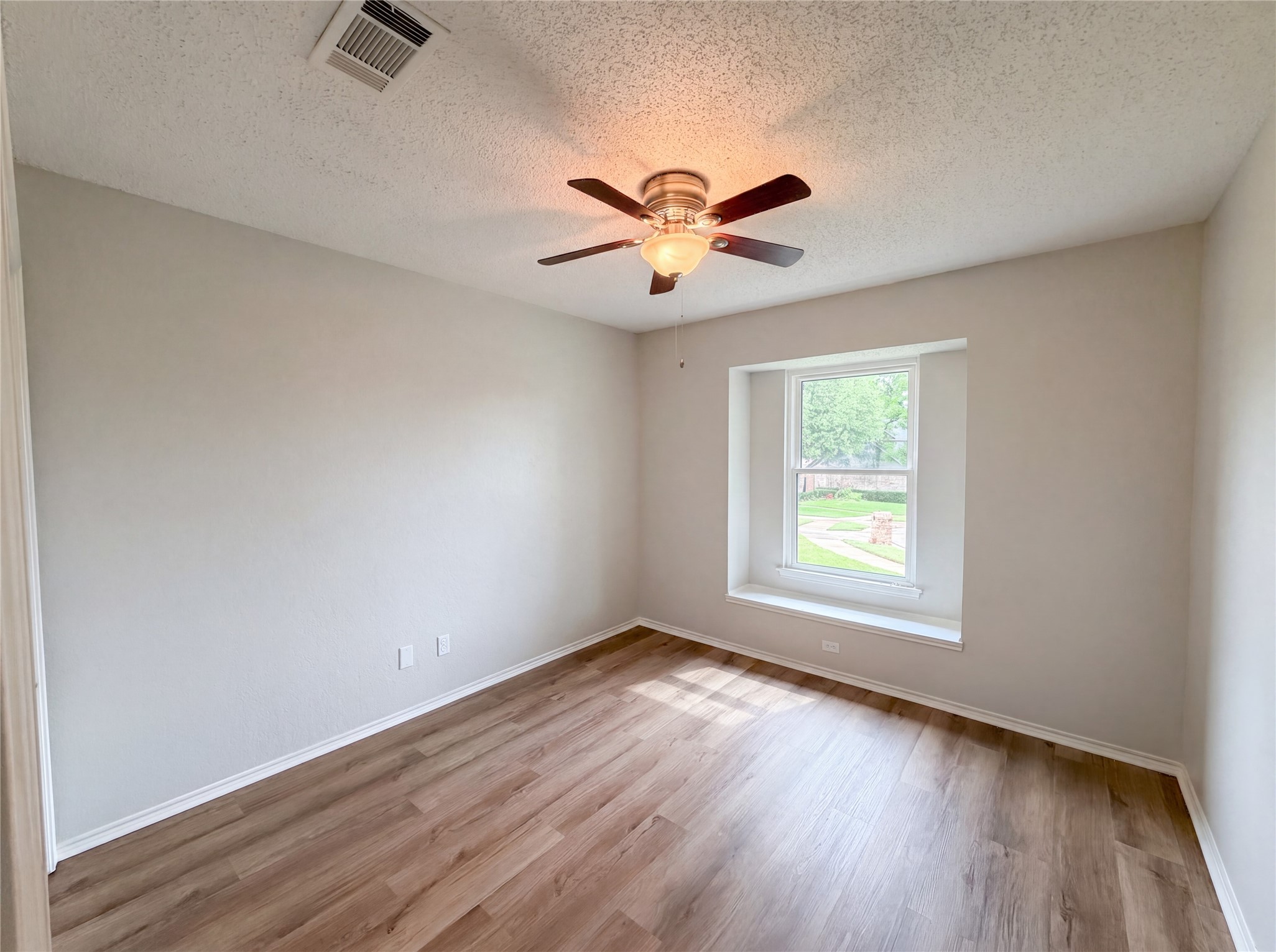 2300 Ridgewood Bedford TX 76021